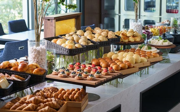 朝食ビュッフェがおいしいホテル5選。焼きたてパンや海鮮丼、本格中華が食べ放題。1万円以下・1万円台で泊まれる！