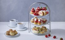 ウェスティンホテル東京の「ストロベリー アフタヌーンティー」。異なる味わいや食感が楽しめる9種類のいちごスイーツなど