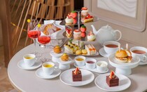 フォーシーズンズホテル丸の内 東京の「ストロベリー＆チョコレート アフタヌーンティー」。世界最高峰のチョコをスイーツで堪能