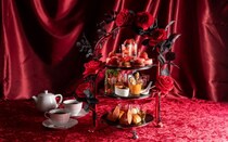 リーガロイヤルホテル東京のアフタヌーンティー。苺と赤いバラをテーマに、栃木県産とちあいかを使用したいちごスイーツがずらり