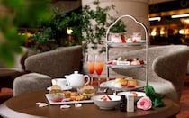 グランド ハイアット 福岡と「ジュリーク」のコラボアフタヌーンティー。数量限定でボディオイルのギフト付きプランも