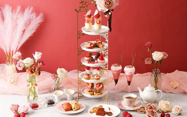 ホテル インターコンチネンタル 東京ベイ「ストロベリー＆ショコラアフタヌーンティー」。グランドピアノ型のいちごムースも