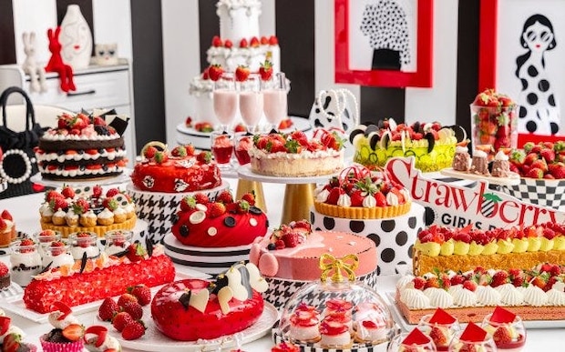 ヒルトン東京「ストロベリーモノクロ・ガールズパーティー」スイーツビュッフェ。20種類以上もの華やかないちごスイーツがずらり