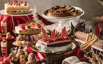 CE LA VI TOKYOの「クリスマスデザートブッフェ」。いちごショートケーキやチョコレートタルト、ブッシュ・ド・ノエルなど