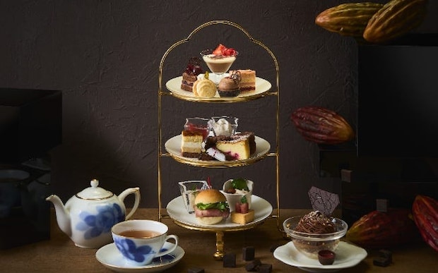 ウェスティン都ホテル京都「チョコレートアフタヌーンティー」。カカオを贅沢に使用したモンブランなど、チョコスイーツがずらり