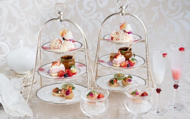 ウェスティンホテル大阪「Strawberry Princess Afternoon Tea」。1人1台のティースタンドで、いちご尽くしのメニューを堪能