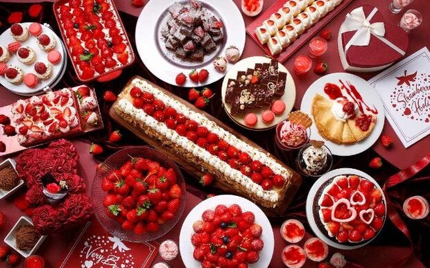 ホテル インターコンチネンタル 東京ベイのストロベリースイーツビュッフェ。いちごの食べ放題や、平日限定のナポレオンパイも