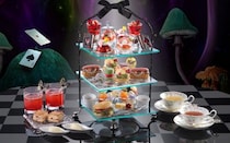 シェラトン都ホテル大阪のストロベリーアフタヌーンティー。「不思議の国のアリス」をテーマにしたいちごスイーツ＆セイボリー