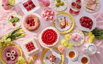 京王プラザホテル「ストロベリースイーツブッフェ」。王道のショートケーキ、パティシエが目の前で仕上げるクレープやドーナツも
