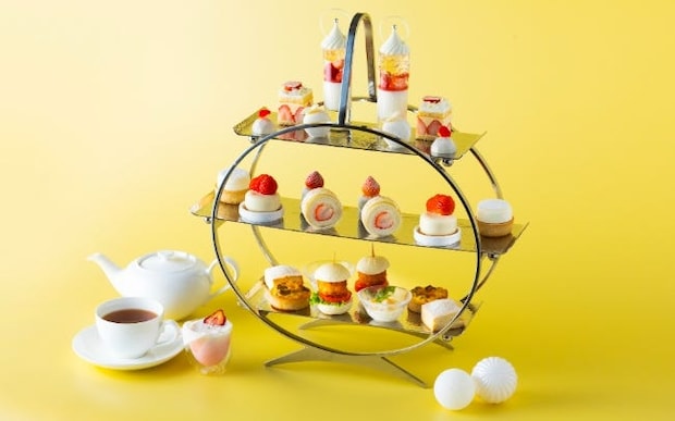 ハイアット リージェンシー 横浜「ホワイトストロベリー・アフタヌーンティー」。フランス伝統の「苺のガトー“フレジェ”」など