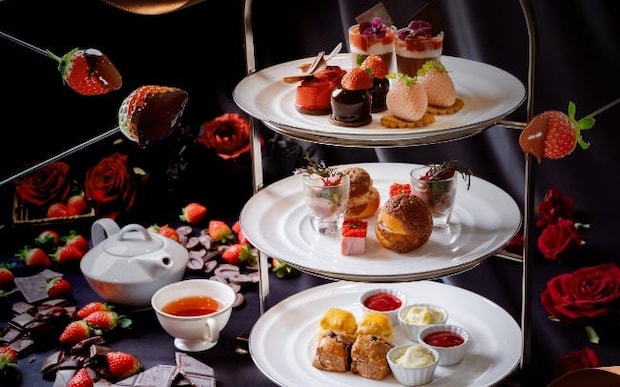 グランドプリンスホテル大阪ベイのアフタヌーンティー。フレッシュないちごをディップする「チョコレートフォンデュ」も