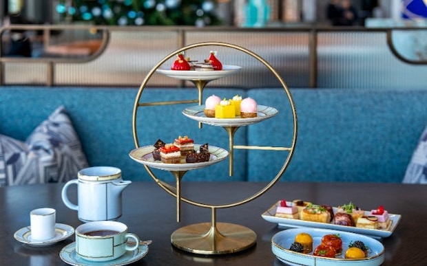 ウォルドーフ・アストリア大阪とティファニーのホリデーコラボのアフタヌーンティーが、2026年1月末まで延長。予約は急いで