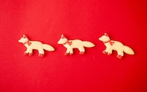 クリスマスギフトに添えても。メゾン キツネが手がけるカフェのホリデー限定スイーツ／カフェ キツネ 青山店の「キツネサブレ」