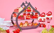 リーガロイヤルホテル大阪のいちごアフタヌーンティー。ムース、ガトーショコラ、ミニパフェ、紅茶やセイボリーまでいちご尽くし