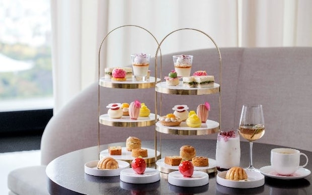 フォーシーズンズホテル東京大手町「ウィンターストロベリーアフタヌーンティー」。高級いちごや贅沢セイボリーも