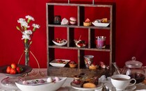 横浜ホテルのレストランで、港町の絶景といちご尽くしを楽しむ贅沢アフタヌーンティー