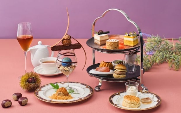 ホテルグランヴィア大阪の秋アフタヌーンティーセット。栗とかぼちゃ2種のモンブラン、アップルパイ、ショコラマロンパフェなど