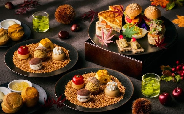 グランド ハイアット 東京の「オータム ハーベスト アフタヌーンティー」。和栗のシュークリーム、かぼちゃのロールケーキなど