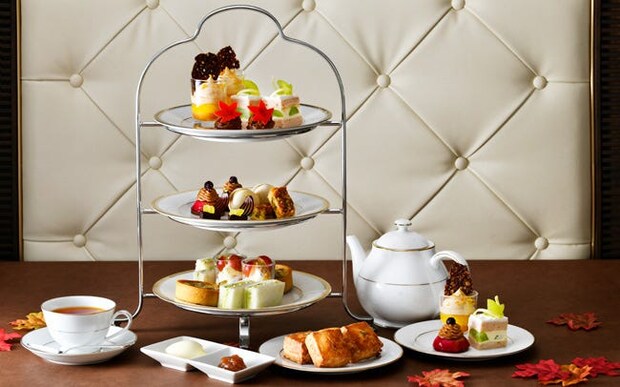 ホテルニューグランド「秋のアフタヌーンティー」。もみじや金木犀をイメージしたスイーツ、秋食材を取り入れたセイボリーなど