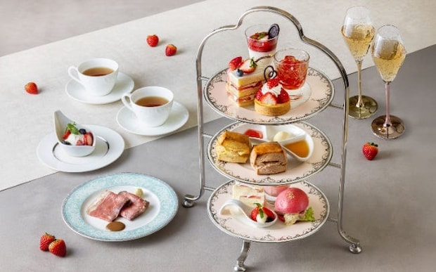 横浜ホテルの絶景ラウンジでいただくいちごアフタヌーンティー。土日祝限定の特別な1皿も！