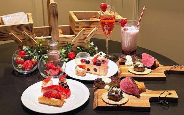 ヒルトン東京でお肉×いちごのアフタヌーンティー&ビュッフェを実食レポート。生のいちごも味わえる贅沢感