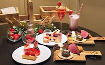 ヒルトン東京でお肉×いちごのアフタヌーンティー&ビュッフェを実食レポート。生のいちごも味わえる贅沢感