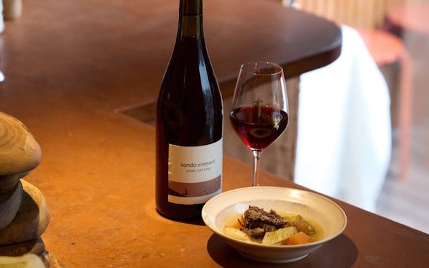 畑を歩いた届け手が注ぐ信頼の1杯が飲める店