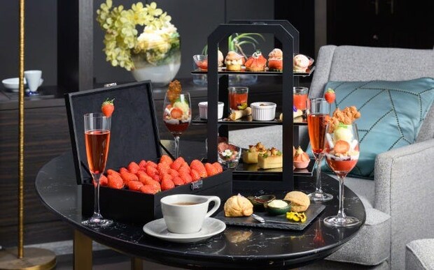 ザ ロイヤルパークホテル アイコニック 大阪御堂筋のいちごアフタヌーンティー。生いちご食べ比べやパフェも！