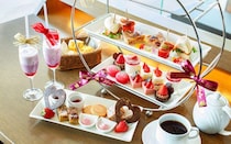 新宿ホテルのバレンタイン限定アフタヌーンティー。期間限定チョコレートドリンクといちご尽くしのスイーツを
