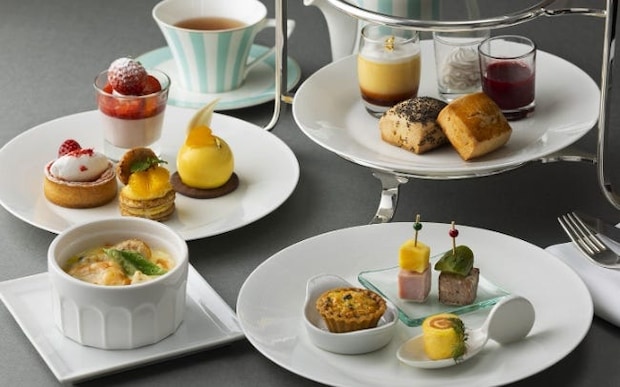 東京ステーションホテルのフルーツアフタヌーンティー。優美な空間でホワイトチョコレート×いちごや柑橘のスイーツを