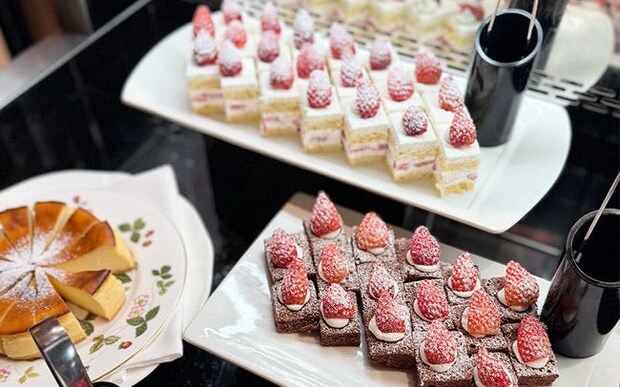 ホテルニューオータニ幕張のいちごスイーツビュッフェが神コスパ！極上のあまおうスイーツに、ローストビーフ、海鮮丼も