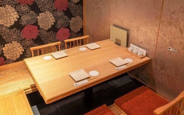 新宿駅東口でゆったり過ごしたい飲み会に。個室で3時間飲み放題できるレストラン5選。和モダン個室や喧騒を忘れる隠れ家も