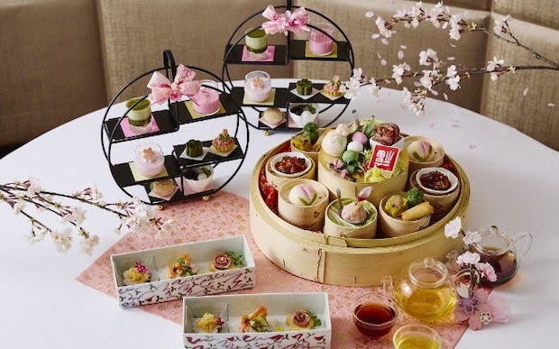 ロイヤルパークホテルの「お花見チャイニーズアフタヌーンティー」。春色の点心や桜が香る中国スイーツで春の訪れを感じて
