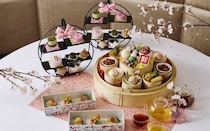 ロイヤルパークホテルの「お花見チャイニーズアフタヌーンティー」。春色の点心や桜が香る中国スイーツで春の訪れを感じて