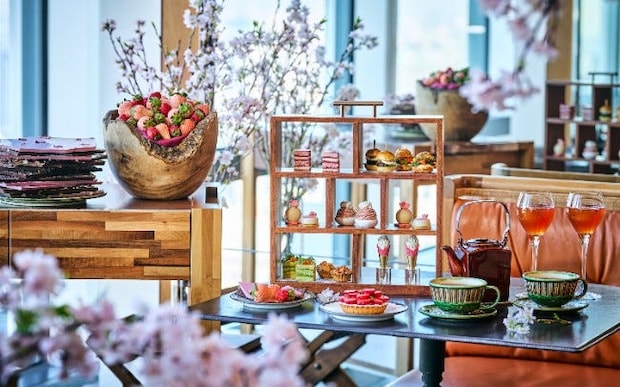 アンダーズ 東京から「桜ストロベリーアフタヌーンティー」が登場!桜に囲まれた空間で、フレッシュいちごや桜のスイーツを