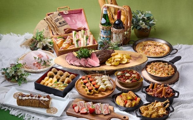 ローストビーフやサンドイッチを好きなだけバスケットに詰めて。ロイヤルパークホテル「ピクニック ブッフェ in シンフォニー」