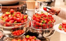 ホテル インターコンチネンタル 東京ベイのいちごビュッフェを実食。いちご食べ比べや限定ナポレオンパイも