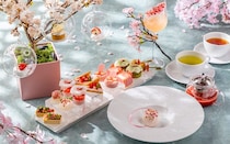 キンプトン新宿東京のいちごと桜のアフタヌーンティー。心ときめくフォトジェニックなスイーツ＆セイボリーが勢揃い
