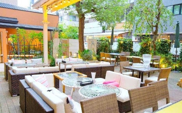 新宿で昼飲み！ゆったり楽しめるレストラン10選。3時間飲み放題や開放的なテラス席、おしゃれ空間も