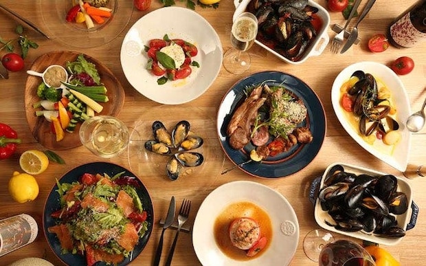 渋谷で昼飲み！ゆったり楽しめるレストラン10選。おしゃれなプール付きテラス席や3時間飲み放題、ホールケーキの用意も