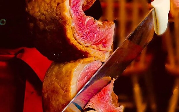 2026年最新！大阪・梅田で肉×飲み放題5選。シュラスコで肉食べ放題、隠れ家バルで鉄板焼、高級焼肉店まで編集部がおすすめ