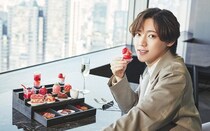 ヒプステ俳優・安藤夢叶さんがいちごアフタヌーンティーを体験！新宿・東京オペラシティ最上階の「OPERA」へ
