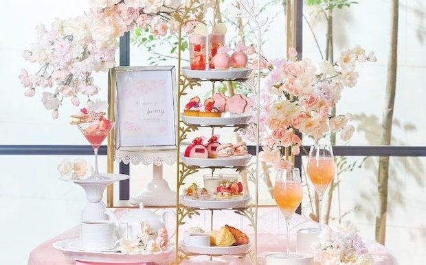 大聖堂を臨むストリングスホテル 名古屋で桜色のいちごアフタヌーンティー。春を感じるスイーツでリッチな体験を