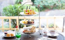 東京プリンスホテルのレトロかわいいアフタヌーンティー。クリームソーダやスワンシューなど昭和喫茶の世界へ