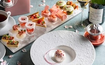 会社帰りに行ける、東京ホテルのいちごハイティー5選。生いちご食べ放題や3時間飲み放題、テラス席も！