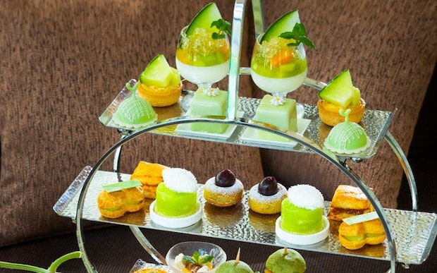 ハイアット リージェンシー 横浜のメロンアフタヌーンティー。パフェなどメロン尽くしのスイーツと焼きたてほかほかのメロンパン