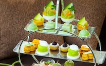 ハイアット リージェンシー 横浜のメロンアフタヌーンティー。パフェなどメロン尽くしのスイーツと焼きたてほかほかのメロンパン