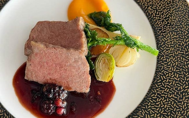 今春スタートした絶景ホテルビュッフェに感動！オーシャンビューの店内で味わう華やか前菜、パティシエ特製スイーツに生いちごも