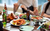 銀座で昼飲み女子会！時間無制限の飲み放題や隠れ家バル、リゾート空間まで。気兼ねなくおしゃべりを楽しめるレストラン5選