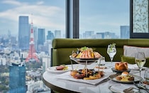 フェアモント東京最上階で楽しむ、日曜限定ブランチを編集部レポ！2段スタンドのシーフード、スイーツビュッフェ、ジンラボも